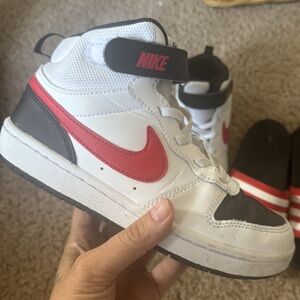 Nike Kids' Court Borough Mid 2 Shoes